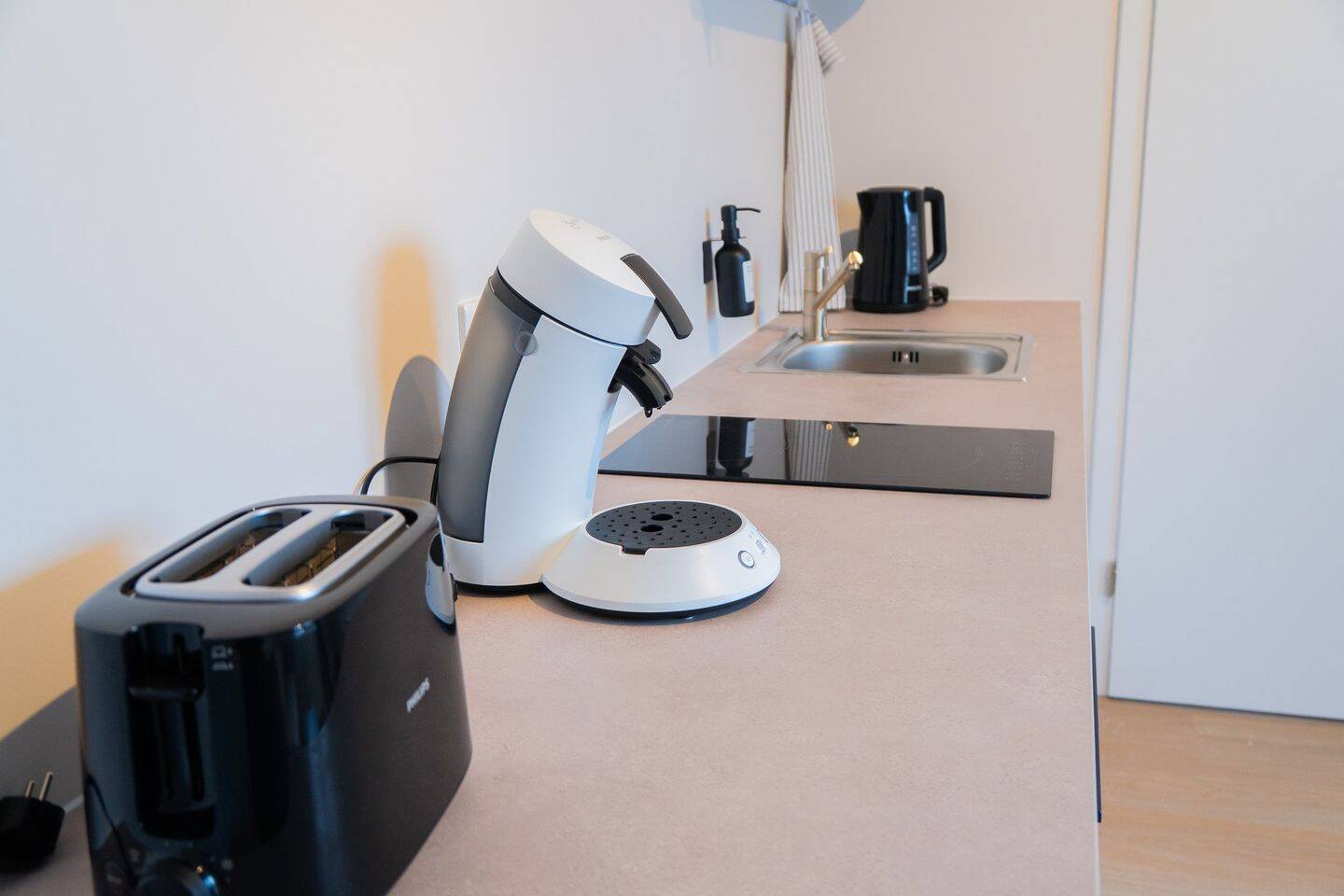 Möbliert wohnen ohne Nebenkostenabrechnung, Studio in der dritten Etage – 30519 Hannover – Vorschaubild 3