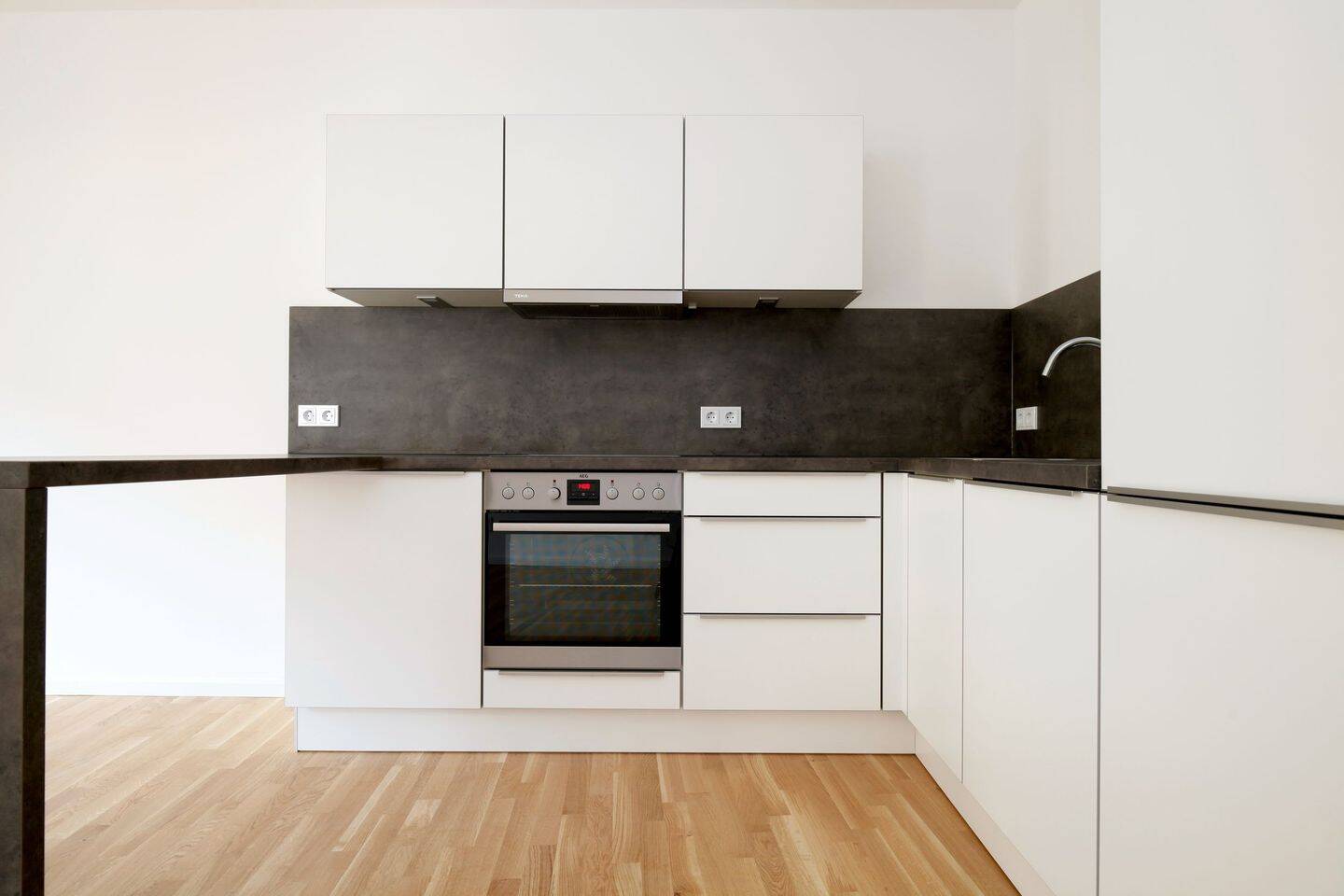 Hochwertige 3-Zi.-Whg. mit ca. 90 m² am Altmarkt * EBK + Balkon + zwei Bäder * – 1067 Dresden – Vorschaubild 4