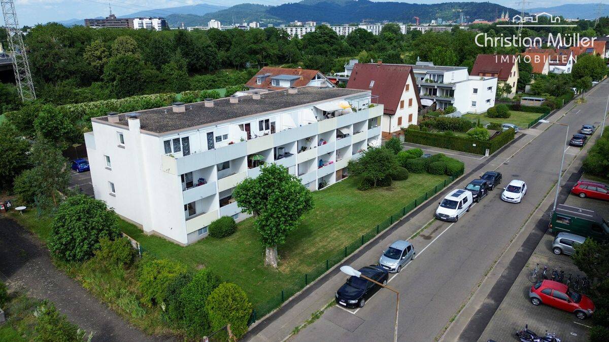 Entkernte 1,5-Zimmer-Wohnung mit Südbalkon und Stellplatz in Freiburg-Haslach – 79115 Freiburg im Breisgau – Vorschaubild 3