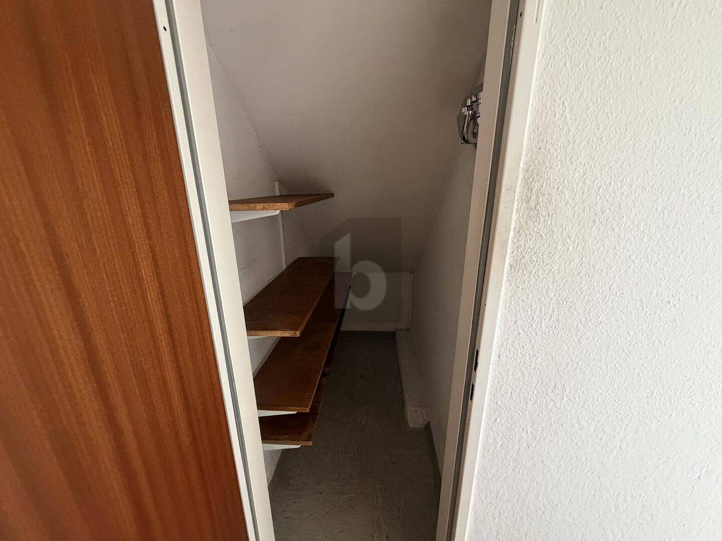 KOMPAKT, HELL UND KOMFORTABEL – 40215 Düsseldorf – Vorschaubild 3