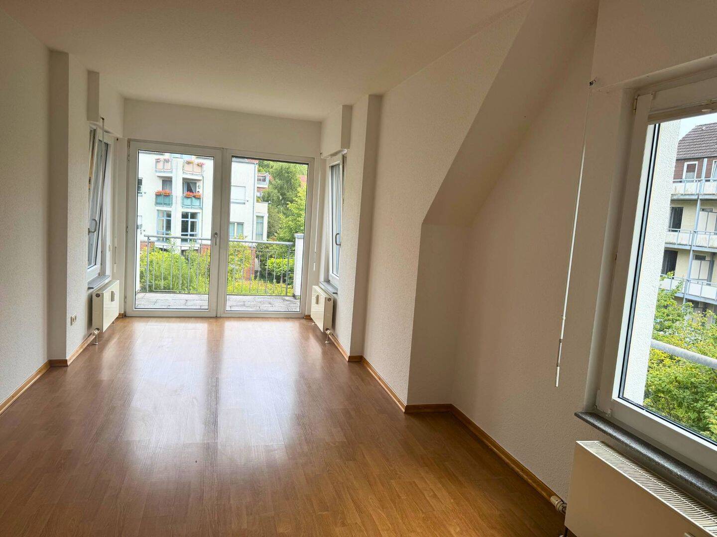 Geräumige 2-Zimmer-Wohnung mit EBK und BALKON in ruhiger Wohnlage – 47119 Duisburg – Vorschaubild 3