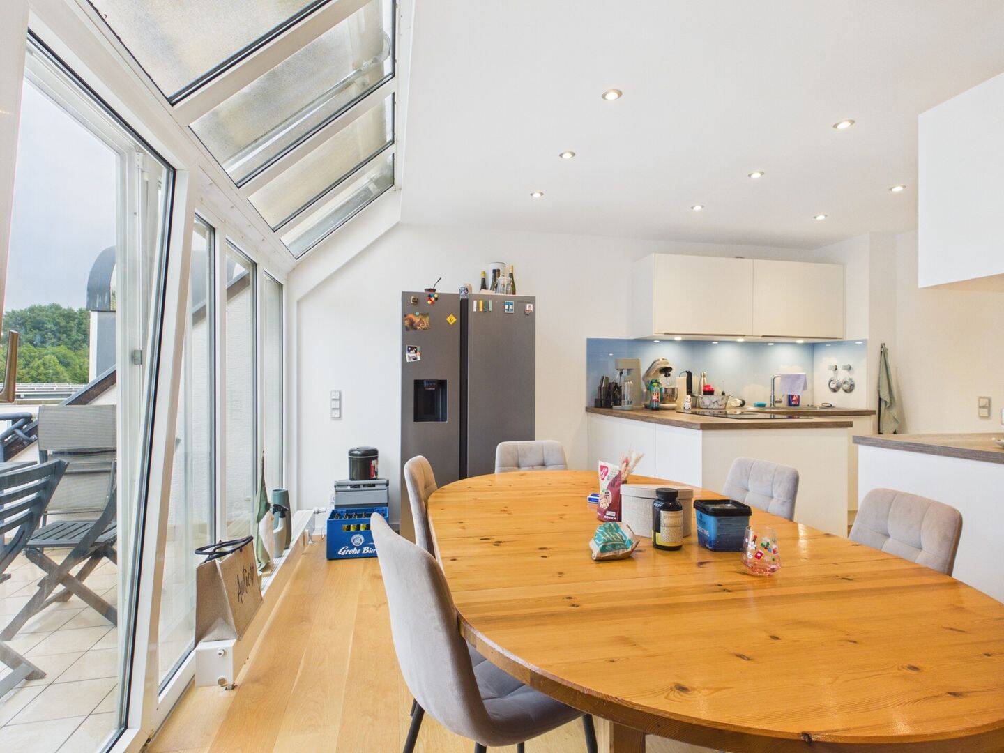 SCHWIND IMMOBILIEN – lichtdurchflutete 2-Zimmer-Wohnung mit Balkon und besonderer Architektur – 64289 Darmstadt – Vorschaubild 4