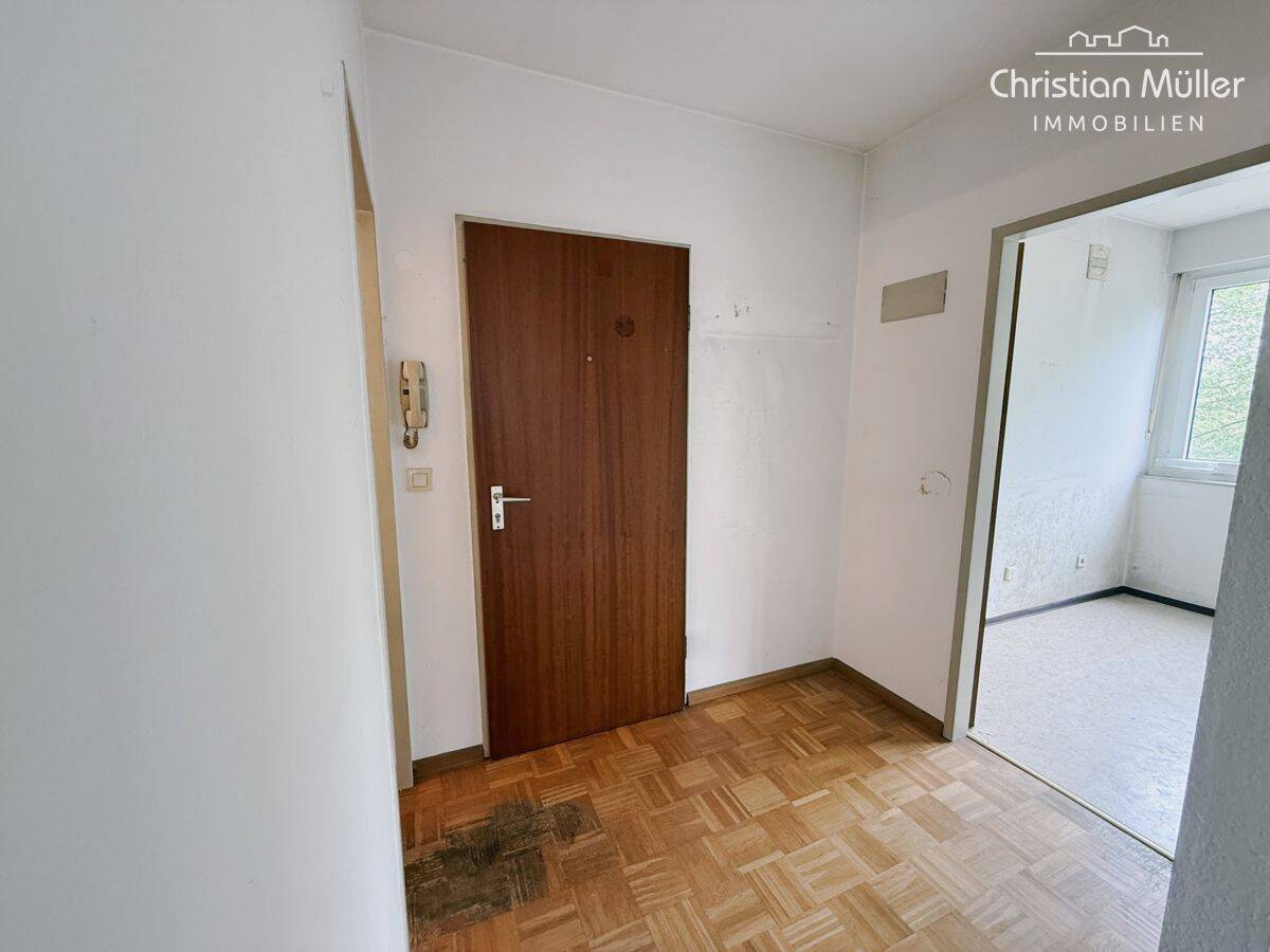 Attraktive Lage, großes Potenzial: Renovierungsbedürftige 2-Zimmer-Wohnung in Freiburg-Betzenhausen – 79114 Freiburg im Breisgau – Vorschaubild 3
