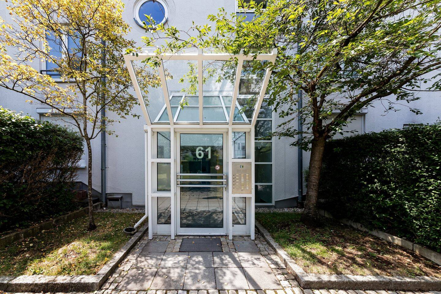Urban wohnen, ruhig ankommen – große 3-Zimmer-Galeriewohnung im Münchner Süden – 81379 München – Vorschaubild 3