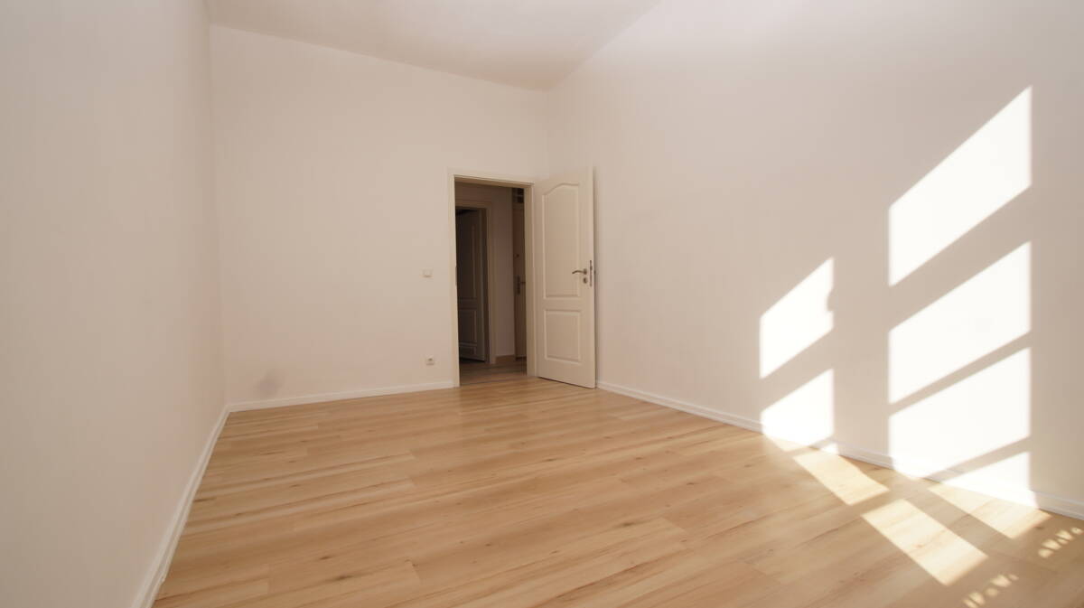 ALTBAUWOHNUNG IN INNENSTADTLAGE! Ca. 107 m² Wfl, 4 Zimmer, 3 Schlafzimmer, 1 Badezimmer und Garage. – 65185 Wiesbaden – Vorschaubild 3