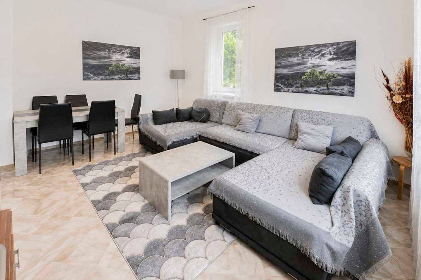 Charmante Altbauwohnung mit grünem Balkon & hohen Decken – 70435 Stuttgart – Vorschaubild 3