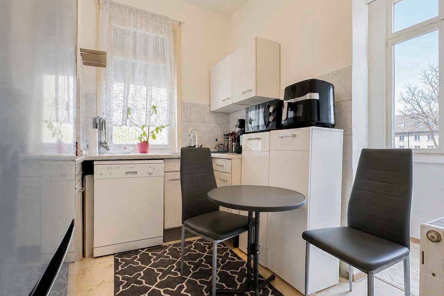 Charmante Altbauwohnung mit grünem Balkon & hohen Decken – 70435 Stuttgart – Vorschaubild 5