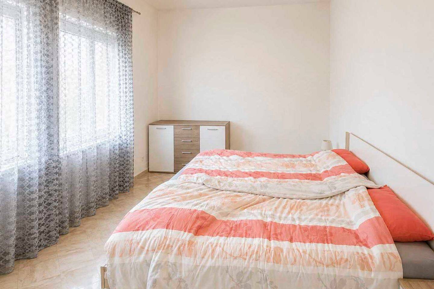 Charmante Altbauwohnung mit grünem Balkon & hohen Decken – 70435 Stuttgart – Vorschaubild 6