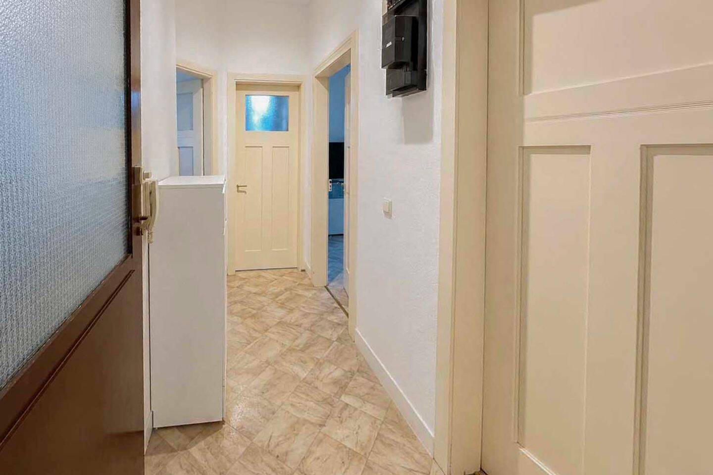 Charmante Altbauwohnung mit grünem Balkon & hohen Decken – 70435 Stuttgart – Vorschaubild 9