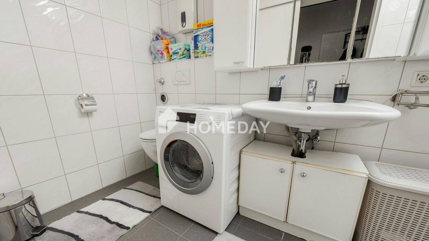 Großzügige Dachgeschosswohnung mit zwei Balkonen und Aufzug – Oberhausen – Vorschaubild 4