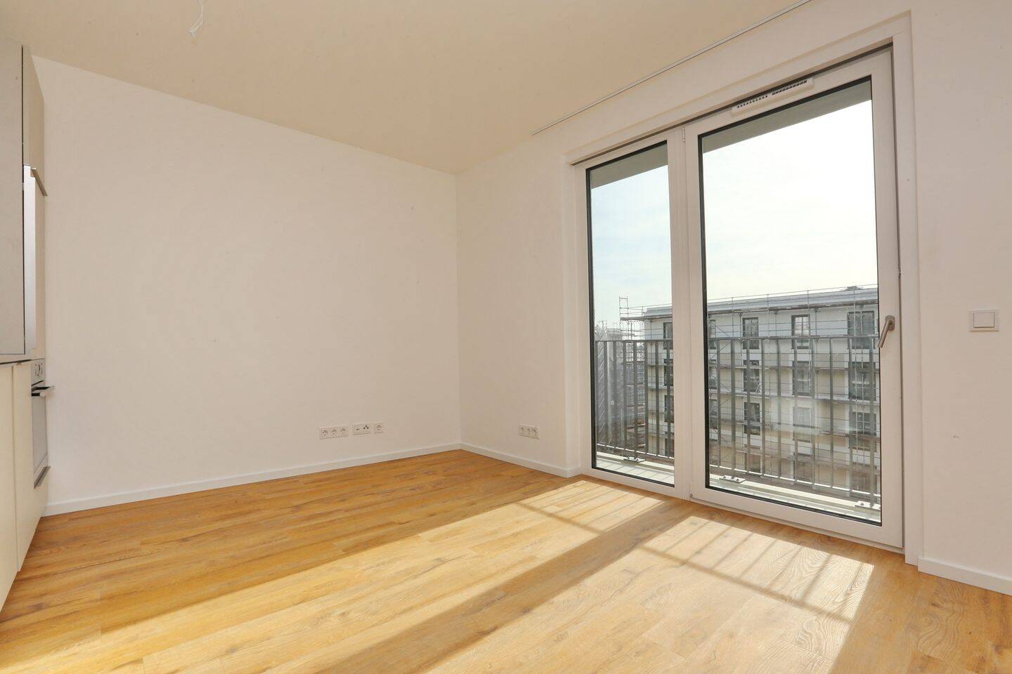 Smyles – Moderne Neubauwohnung mit Südbalkon & Einbauküche – Berlin – Vorschaubild 3