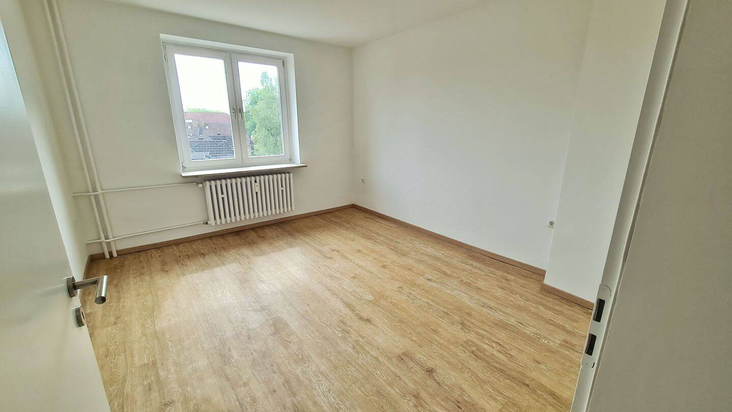 Schöne renoviert Wphnung (3ZiDKB) mit neuem Bad und mit Balkon, Karl-Lehr-Str. 163, Duisburg – 47057 Duisburg – Vorschaubild 3