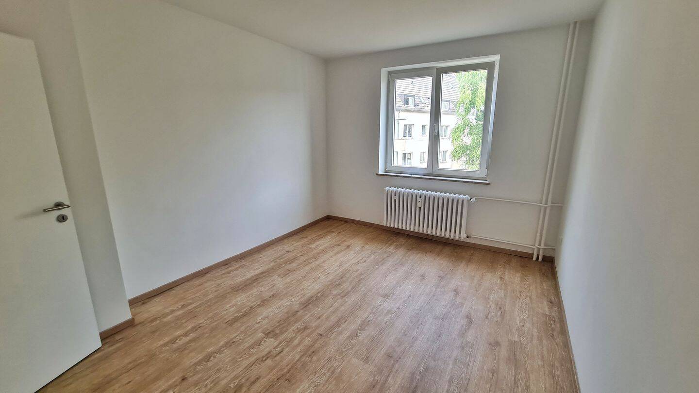 Schöne renoviert Wphnung (3ZiDKB) mit neuem Bad und mit Balkon, Karl-Lehr-Str. 163, Duisburg – 47057 Duisburg – Vorschaubild 4