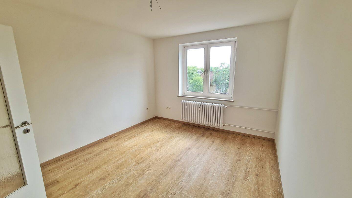 Schöne renoviert Wphnung (3ZiDKB) mit neuem Bad und mit Balkon, Karl-Lehr-Str. 163, Duisburg – 47057 Duisburg – Vorschaubild 6