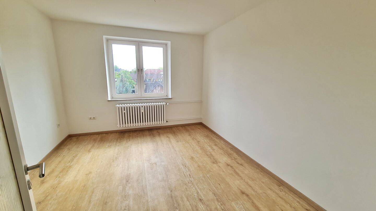 Schöne renoviert Wphnung (3ZiDKB) mit neuem Bad und mit Balkon, Karl-Lehr-Str. 163, Duisburg – 47057 Duisburg – Vorschaubild 7