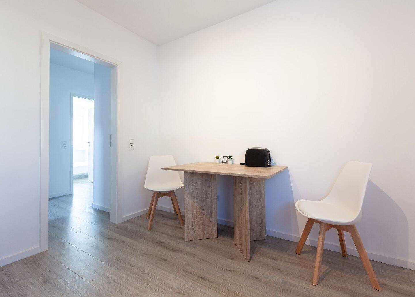 Möblierte 2-Zimmer-Wohnung in Kassel-Nord-Holland – saniert, mit Balkon und WG-geeignet – 34127 Kassel – Vorschaubild 3