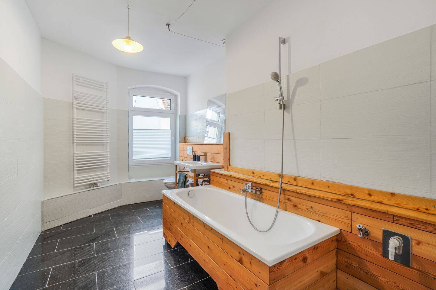 Historischer Charme trifft zeitgemäße Eleganz – 2-Zimmer-Altbau in Neukölln – 12055 Berlin – Vorschaubild 4