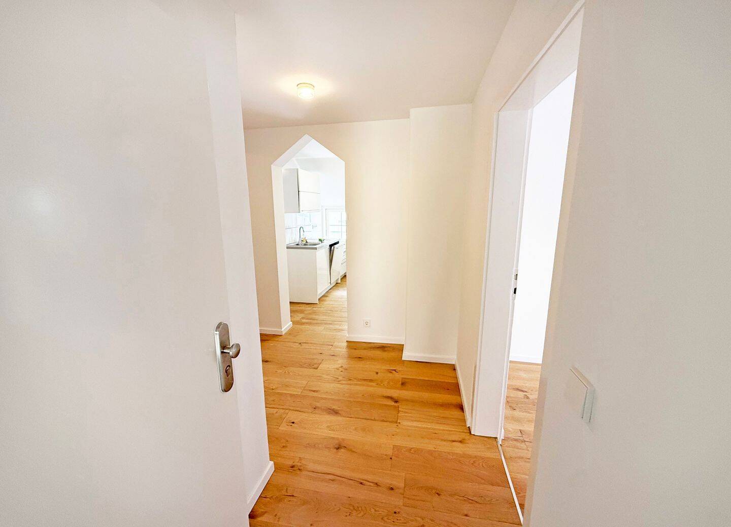S-MITTE: Modernisierte Dachgeschoss-Wohnung in begehrter Lage – 70182 Stuttgart – Vorschaubild 3