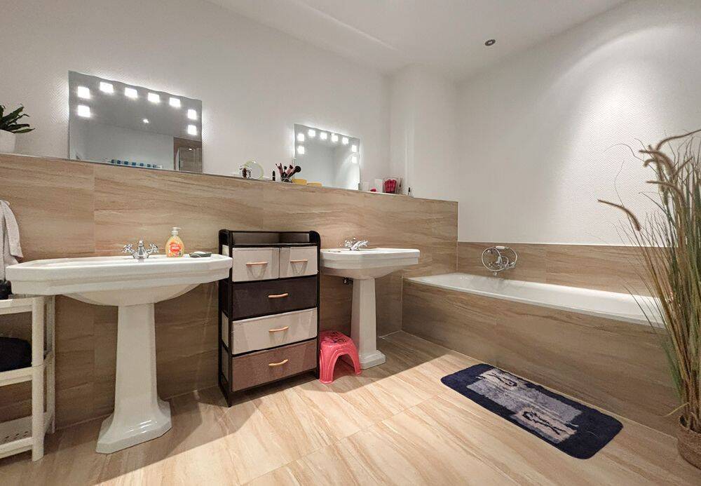 Stuckdecken, Wintergarten, Einbauküche – 3-Zimmer-Wohnung mit besonderer Ausstattung – 28203 Bremen – Vorschaubild 3