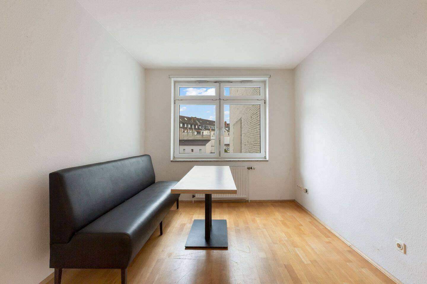 City-Home: Parkett, hohe Decken & Aufzug mitten in Pempelfort (WE10) – 40477 Düsseldorf – Vorschaubild 3