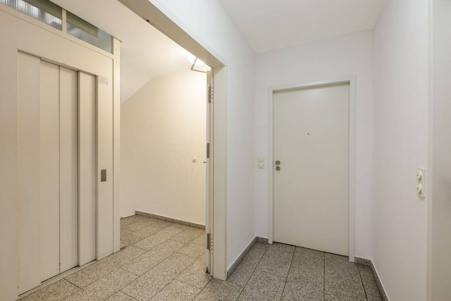 Helles Single-Appartement mit Balkon & Aufzug – Perfekt für Anleger & Eigennutzer (WE6 V) – 40477 Düsseldorf – Vorschaubild 3