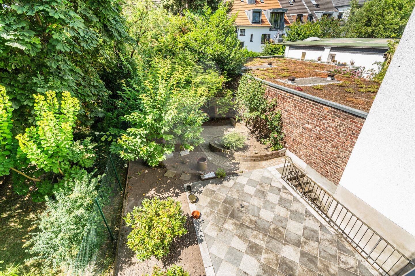 Modernisierungsbedürftige 2-Zimmerwohnung mit Garage und alleiniger Gartennutzung in Innenstadtlage! – 50676 Köln – Vorschaubild 4