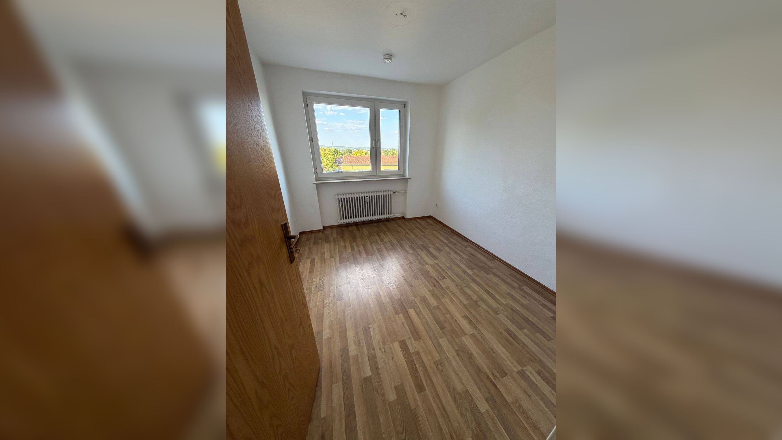 Helle 3-Zimmer-Wohnung (92 m²) mit großem Süd-West-Balkon in Erlangen zu vermieten – Verfügbar ab 01.08.2026 (sofort bezugsfrei) – 91056 Erlangen – Vorschaubild 3