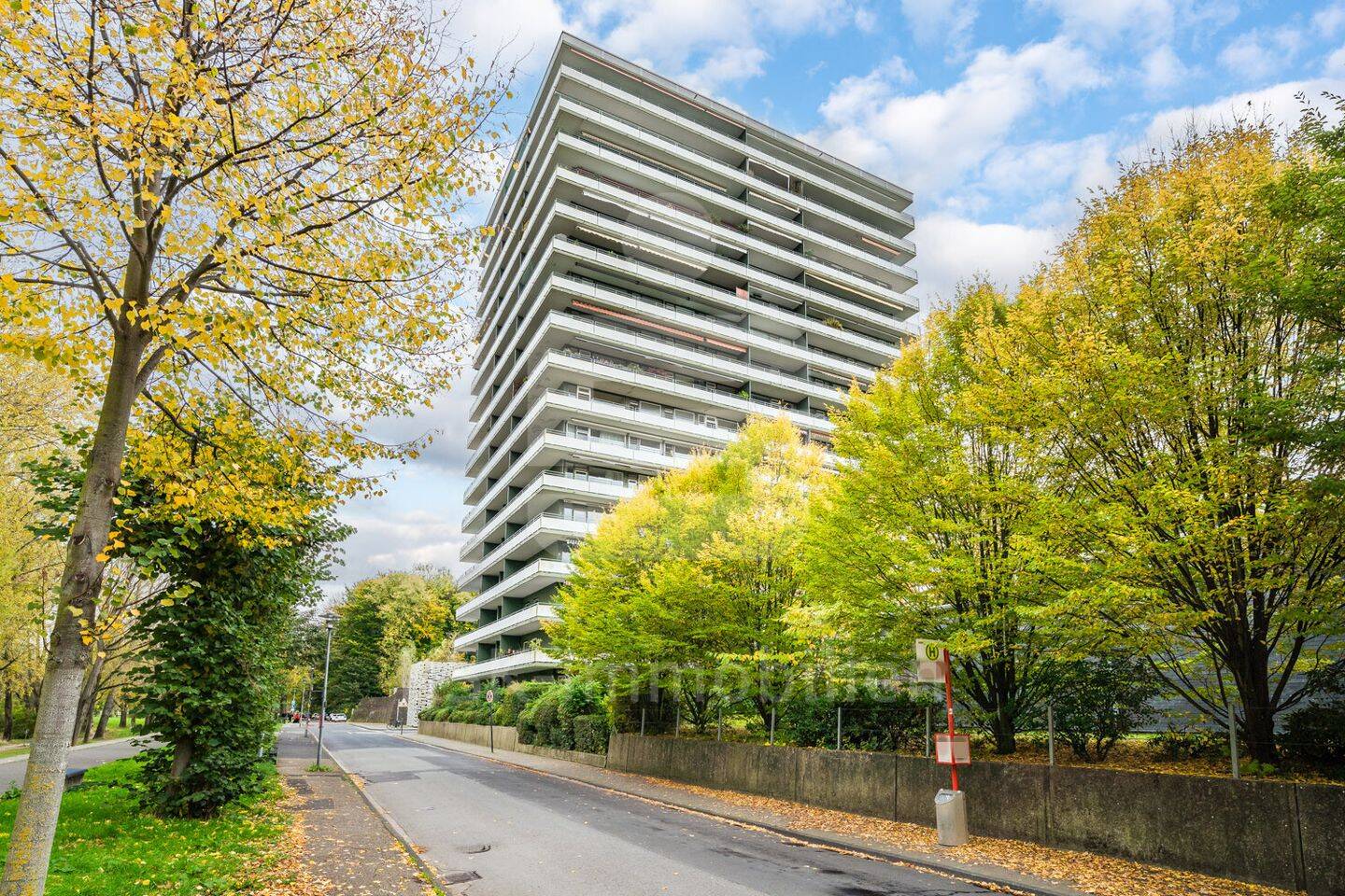 Ihr Logenplatz am Rhein! Stilvolle Eigentumswohnung mit Panoramaausblick in Köln-Rodenkirchen! – 50996 Köln – Vorschaubild 3