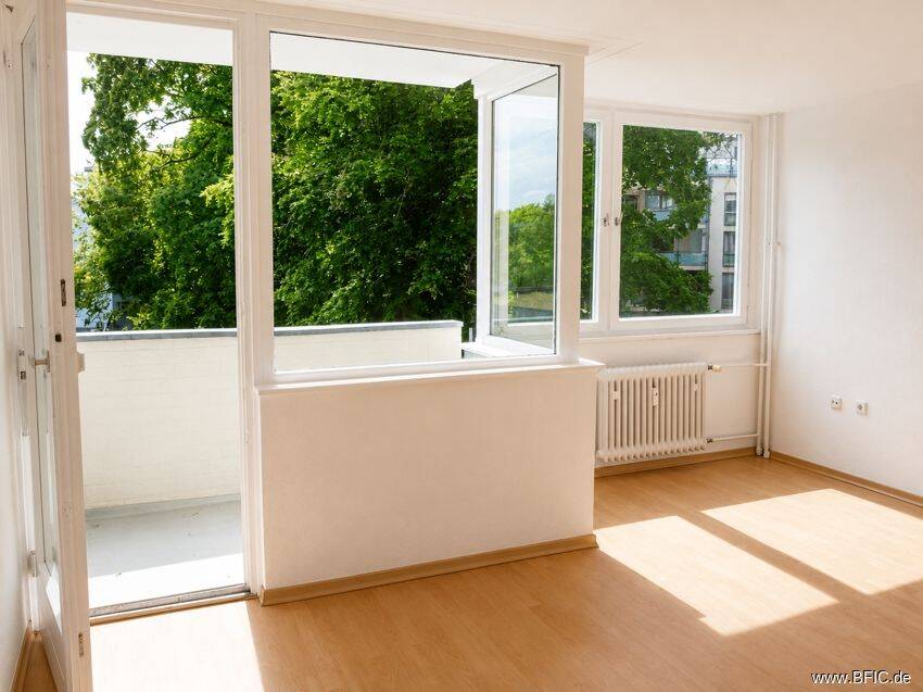 bezugsfreies Apartment im Grünen, mit S/W-Balkon und Garage – 14167 Berlin – Vorschaubild 3