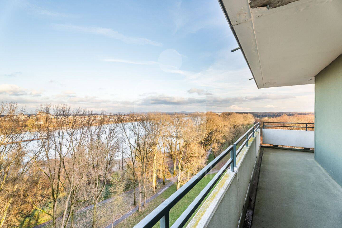 Ihr Logenplatz am Rhein! Stilvolle Eigentumswohnung mit Panoramaausblick in Köln-Rodenkirchen! – 50996 Köln – Vorschaubild 4