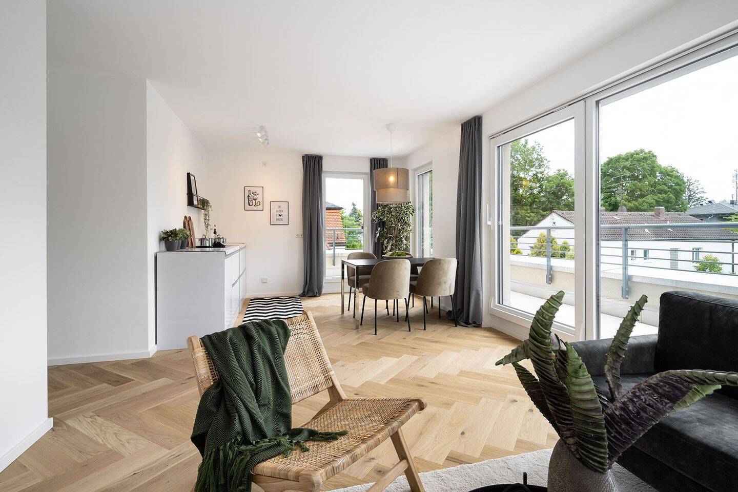 OPEN HOUSE-Besichtigung: Freitag, 7. August 2026 18-19Uhr: Faszinierendes Penthouse mit Dachterrasse – 81247 München – Vorschaubild 3