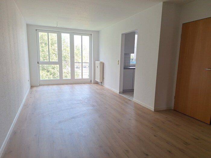 lichtdurchflutete 2 Raumwohnung mit EBK und Balkon – 9126 Chemnitz – Vorschaubild 3