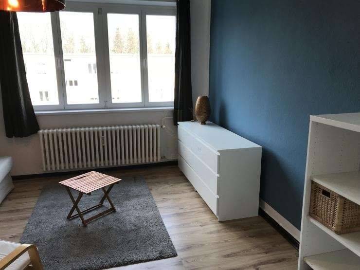 Bezugsfreie Wohnung in saniertem Zustand mit Süd-West-Balkon und Einbauküche – 12169 Berlin – Vorschaubild 3
