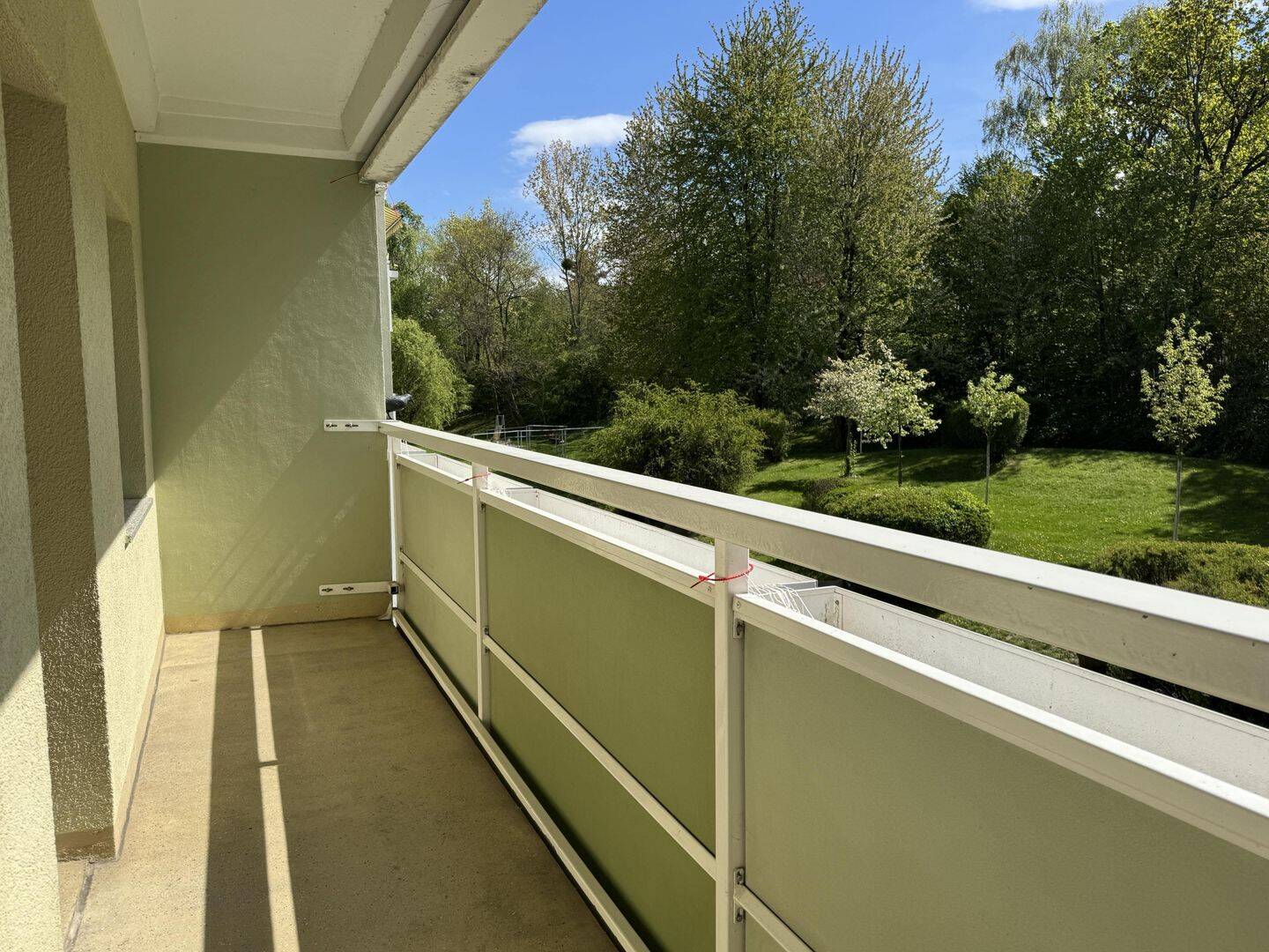 Freie, top gepflegte 3-Zimmer-Wohnung! 1. Etage, mit Sonnenbalkon ins Grüne, sehr ruhige Lage – 1219 Dresden – Vorschaubild 5