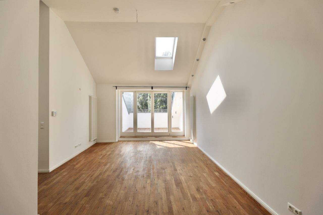 LICHTDURCHFLUTETE DACHGESCHOSSWOHNUNG MIT SONNIGER TERRASSE – OFFENE WOHNLOUNGE – ZENTRAL & RUHIG – 10243 Berlin – Vorschaubild 4