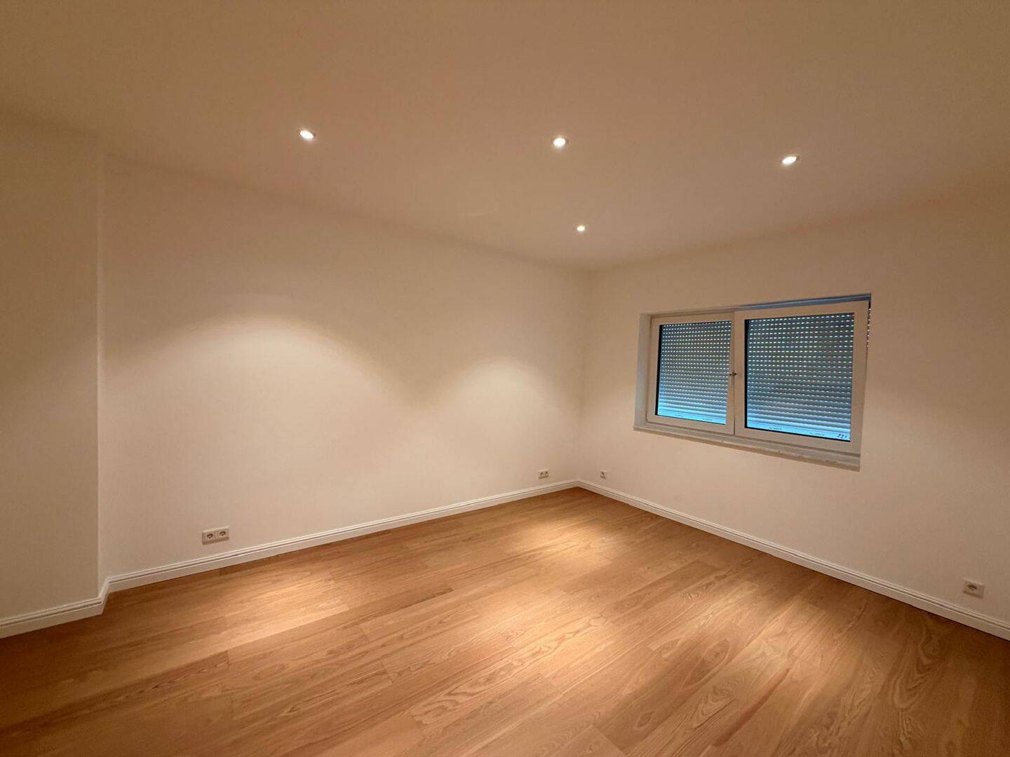 Frisch kernsanierte 3-Zimmer-Wohnung mit offenem Wohnkonzept & Einbauküche in Solingen – 42655 Solingen – Vorschaubild 3