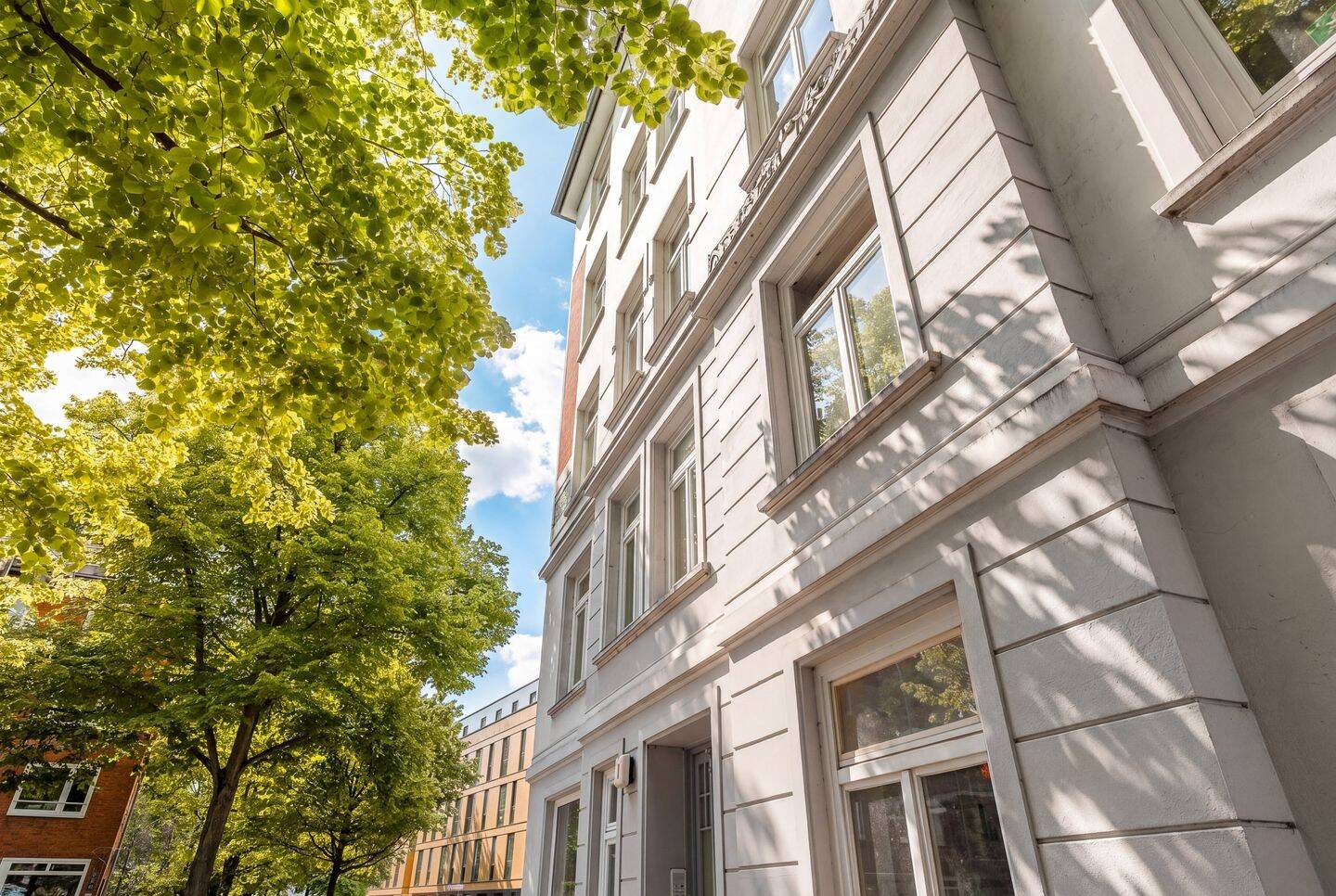 Stilvoll sanierte und frei lieferbare Altbauwohnung in Bestlage – unmittelbare Nähe zum Mühlenkamp – 22301 Hamburg – Vorschaubild 3