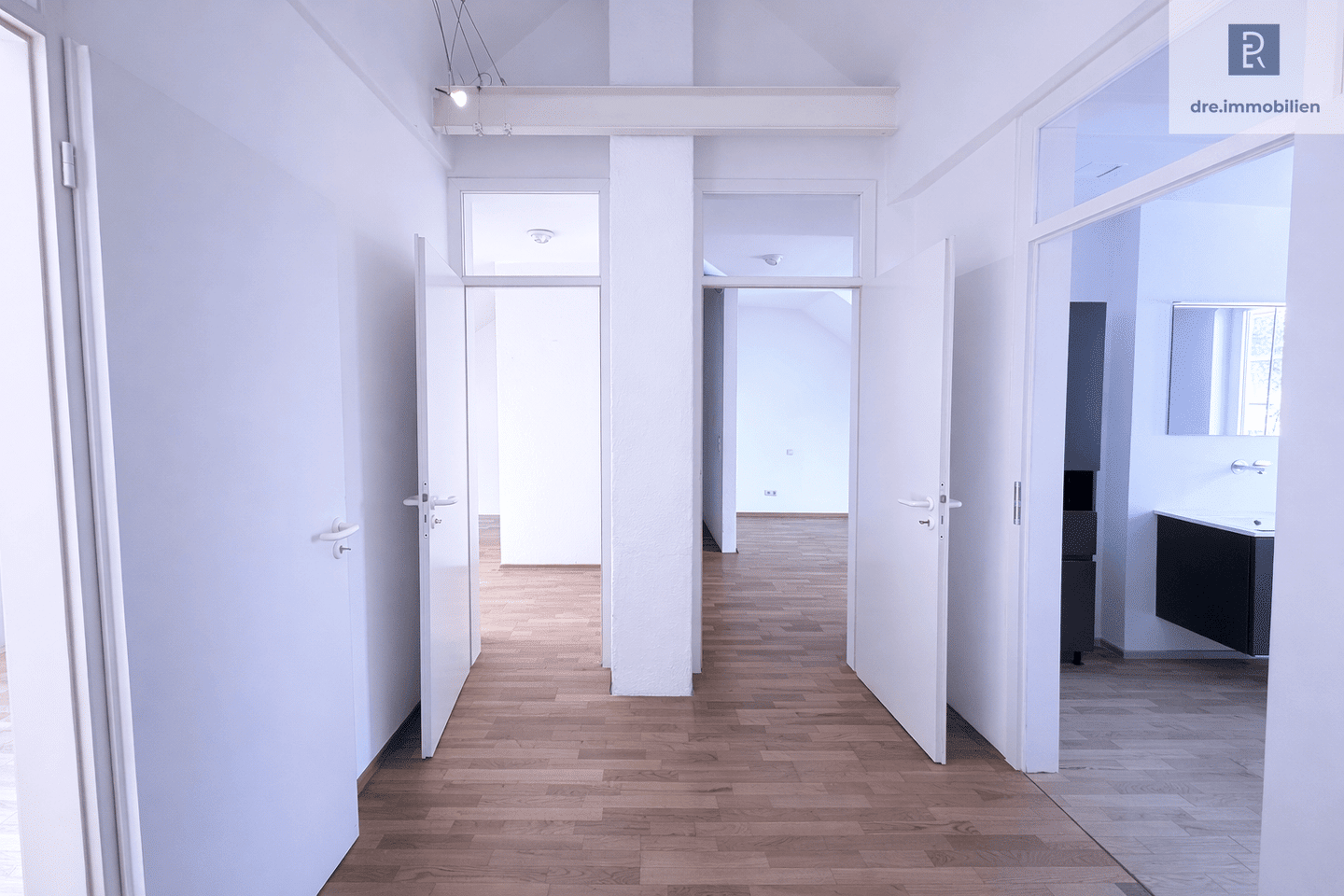 Köln-Severinsviertel // Über den Dächern Kölns // Helle und luftig geschnittene Dachgeschosswohnung – 50678 Köln – Vorschaubild 3