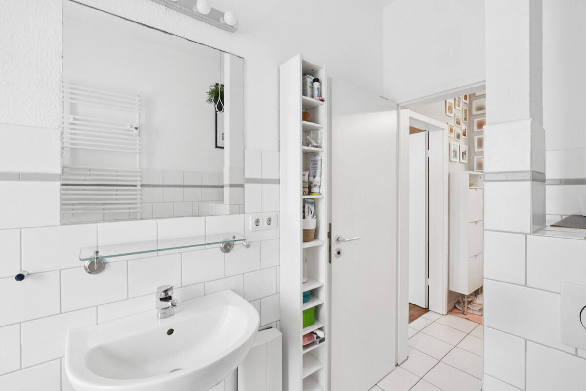 Attraktive Erdgeschosswohnung mit Balkon und Garage in zentraler Lage – 50937 Köln – Vorschaubild 5