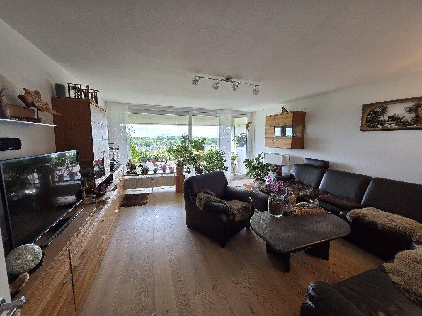Lichtdurchflutete 3-Zimmer-Wohnung im 7. OG über dem AEZ mit spektakulärem Hamburg-Blick und Loggia! – 22391 Hamburg – Vorschaubild 6
