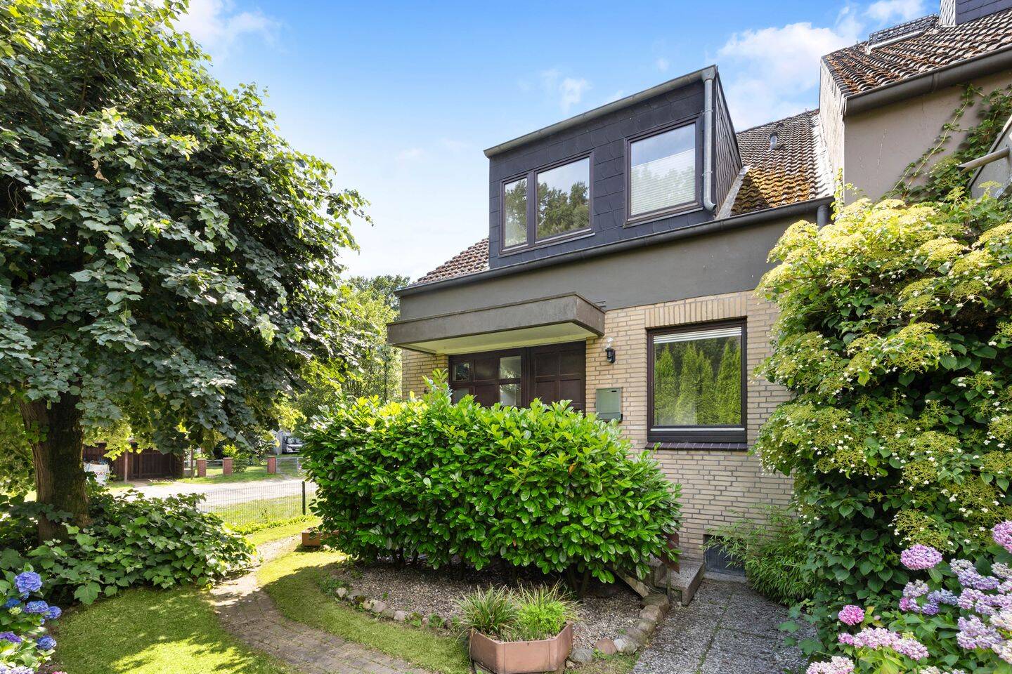 Familienfreundliches Endreihenhaus mit viel Platz und sonniger Terrasse – 22149 Hamburg – Vorschaubild 3