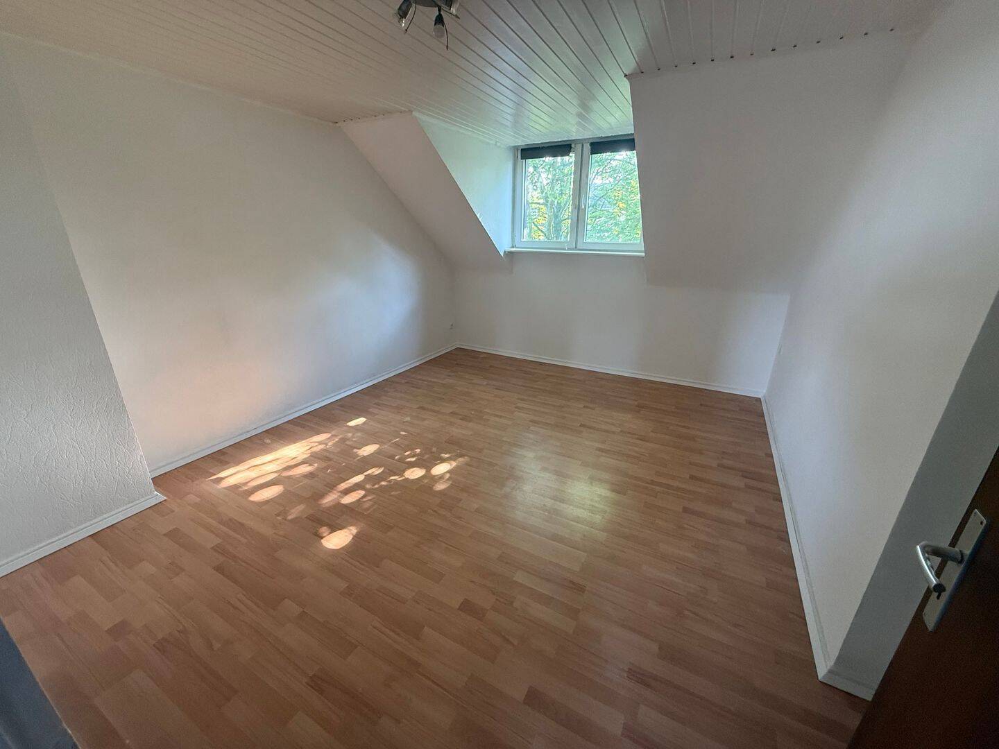 Frische renovierte Wohnung 61 qm mit EBK – 45326 Essen – Vorschaubild 3