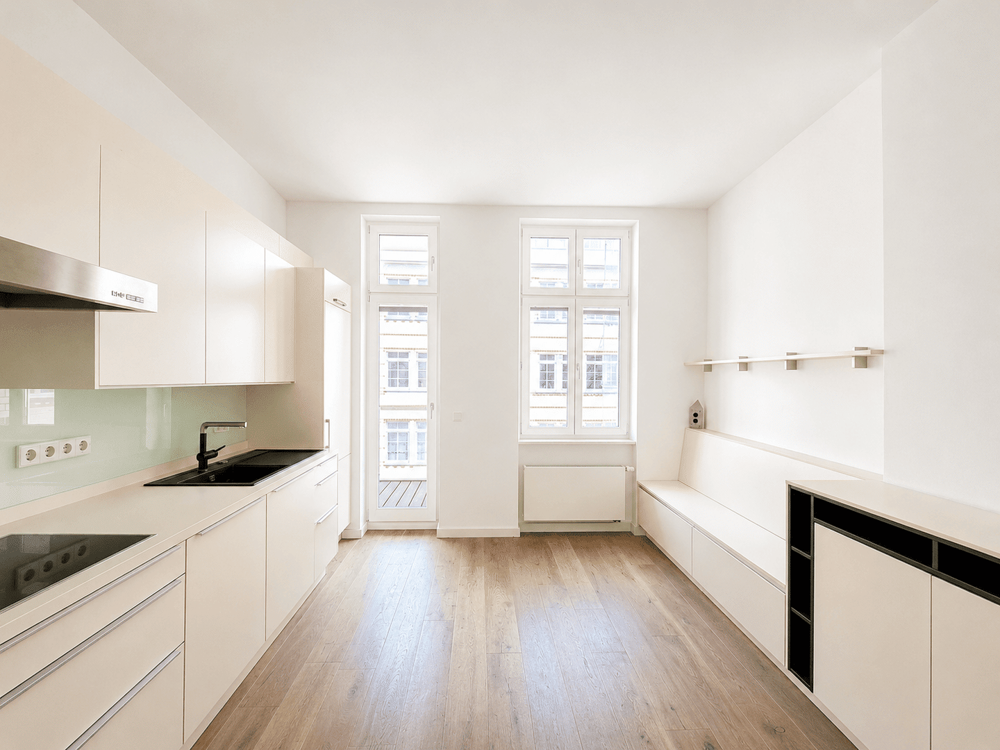 Kernsanierter Altbau mit zwei Balkonen und Aufzug – nur wenige Schritte vom Gleisdreieckpark – 10963 Berlin – Vorschaubild 3