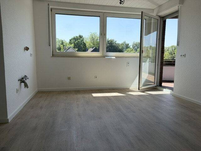 Modernisierte Dachgeschosswohnung in ruhiger Lage mit Balkon – 41199 Mönchengladbach – Vorschaubild 3