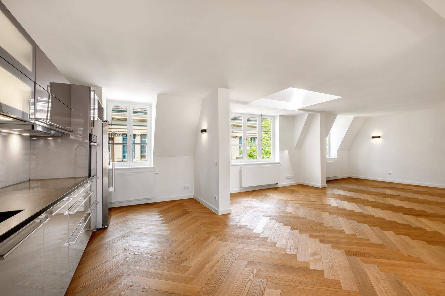 Einzelstück im Altbau. Kernsaniertes Dachgeschoss mit Blick auf St. Paul. – 80336 München – Vorschaubild 5