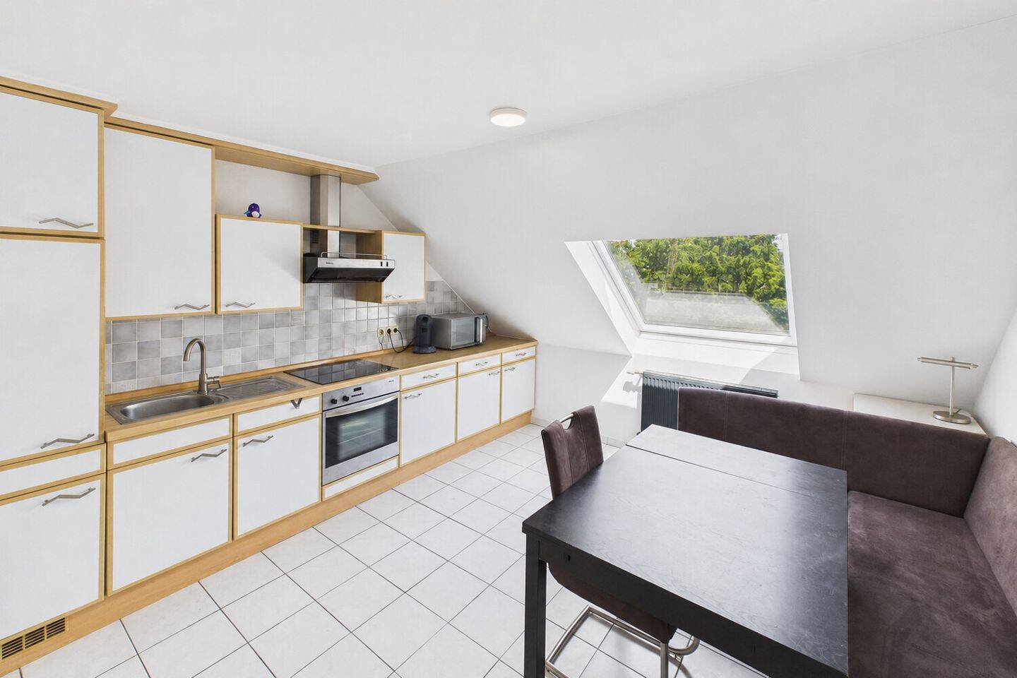 Moderne 2,5-Zimmer-Dachgeschosswohnung mit Stellplatz in Eil – 51145 Köln – Vorschaubild 3