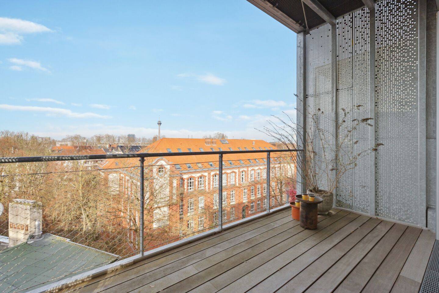 Zwei Ebenen. Klare Architektur. Wohnen über Bilk mit Blick in die Baumkronen. – 40223 Düsseldorf – Vorschaubild 3