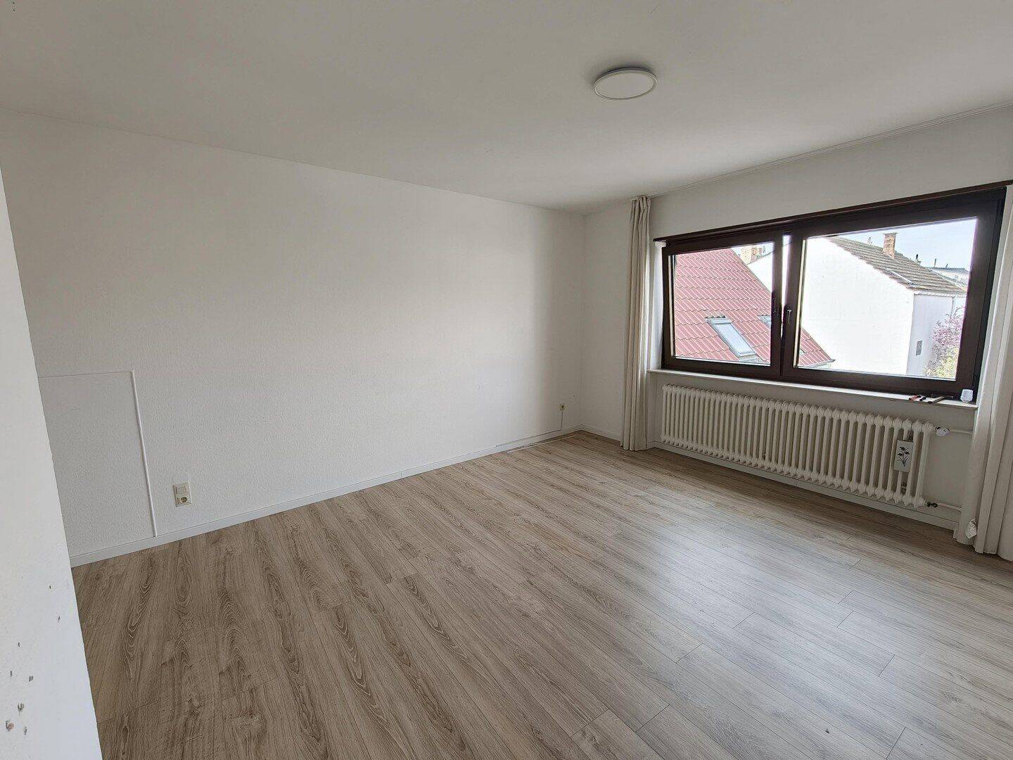Charmantes 1,5 Zimmer Appartment mit Pantry Küche und KFZ Stellplatz – Frei ab 01.09.26 – 67063 Ludwigshafen am Rhein – Vorschaubild 4