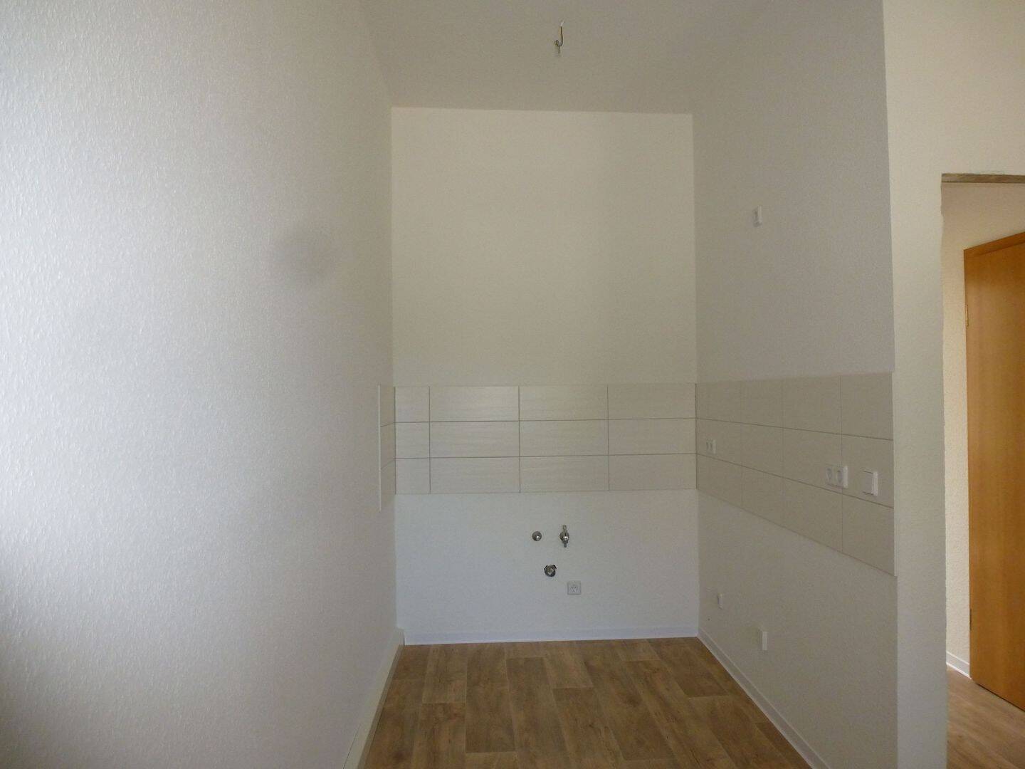 gemütliche 2-Zimmer-Wohnung mit modernem Bad und Dusche – 9557 Flöha – Vorschaubild 3