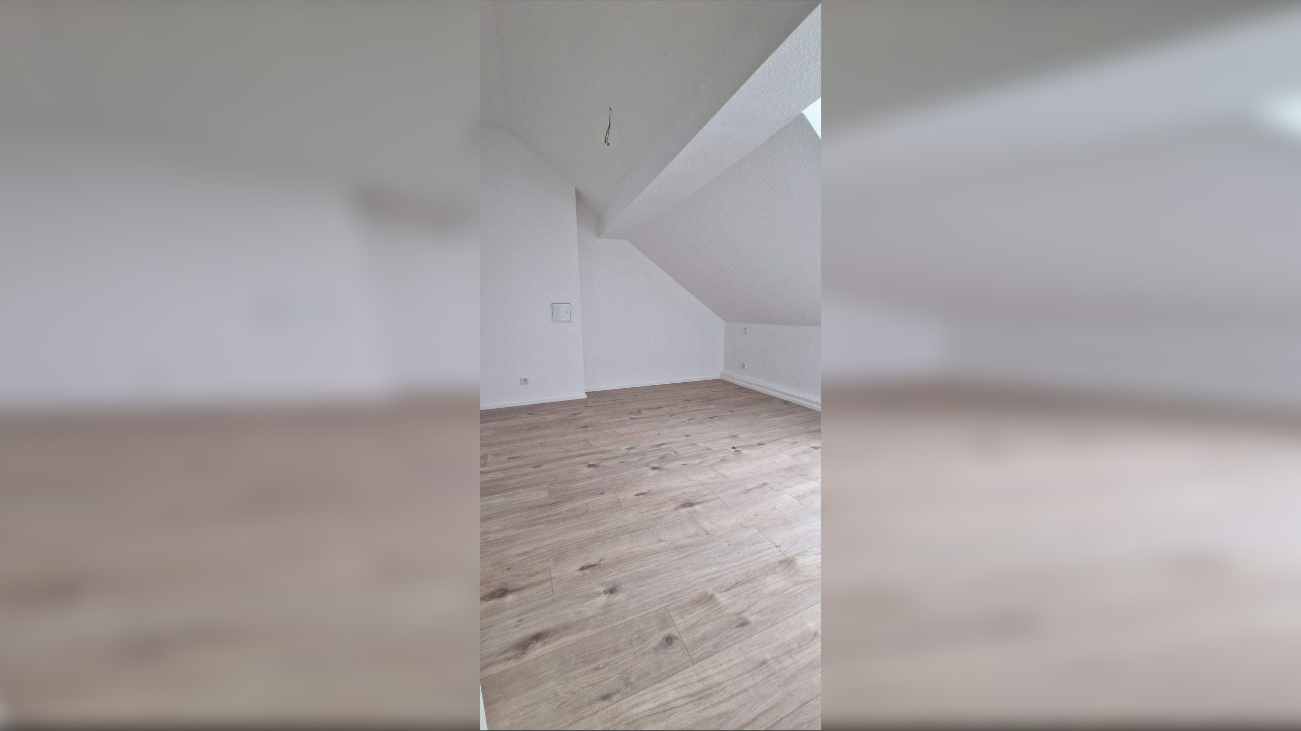 Erstbezug nach Sanierung, 2 1/2 Zimmer Dachgeschosswohnung in der City in gepflegtem Objekt – 46236 Bottrop – Vorschaubild 3